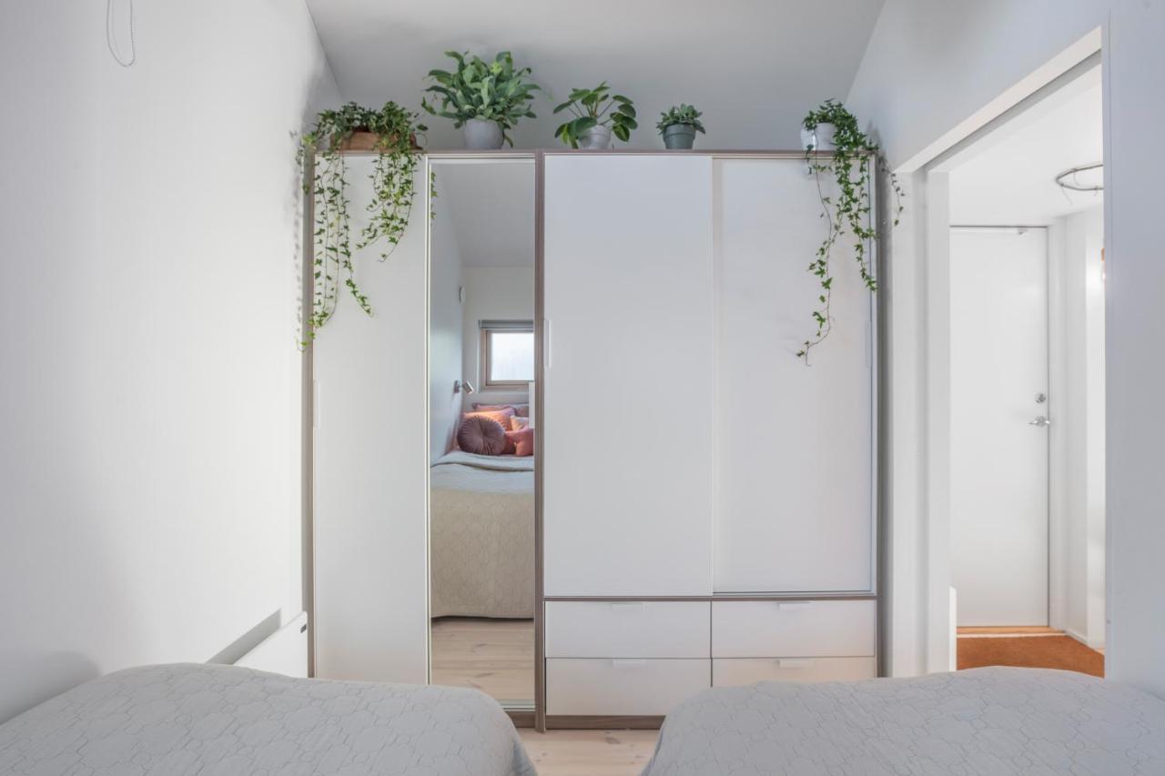 Sparkling Newly Built House Close To City & Nature Stockholm Exterior photo